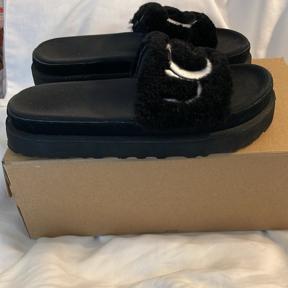 UGG  size 10 slide sandals - Picture 3 of 4